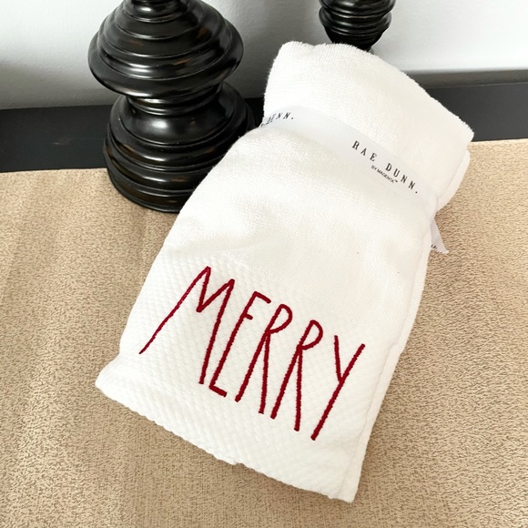🆕Rae Dunn SET OF 2 MERRY Bathroom Hand Towels - Picture 4 of 5